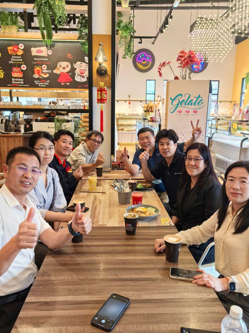 Foto con clienti importanti in Malesia
